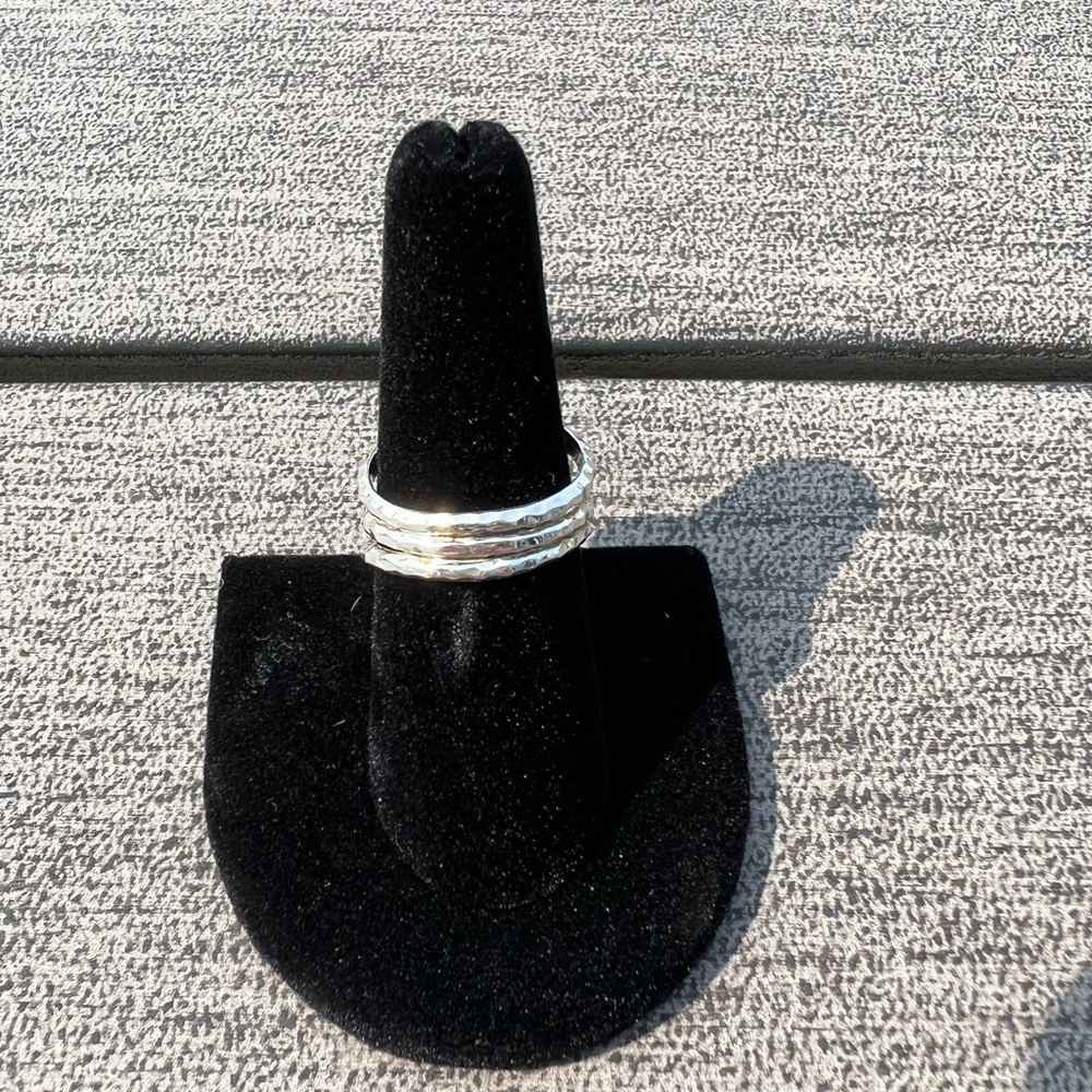 Artisan-Made 3-Stone Blue Topaz Sterling Hammered Ring Sz 8 - Picture 3 of 7